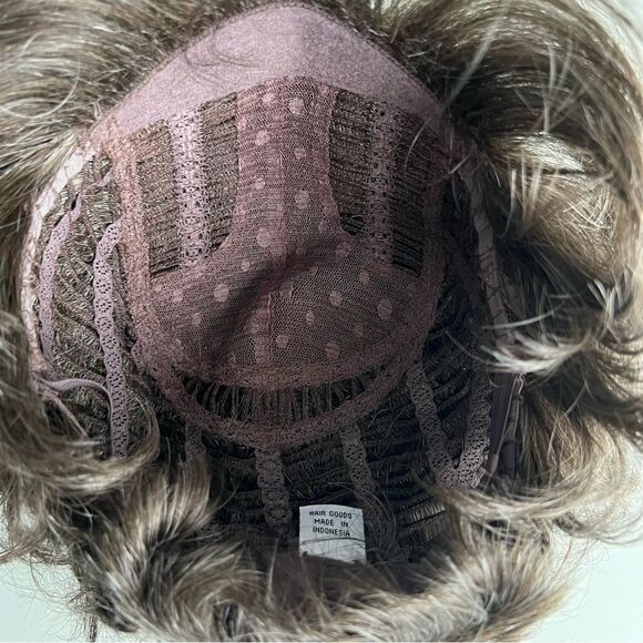 Synthetic Fashion Wig. Jon Renau. O’so’Lite. Brown with 10% gray. Sz: Avg - Picture 9 of 10